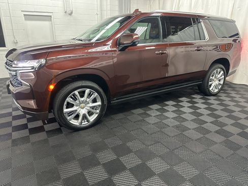 Used 2023 Chevrolet Suburban High Country image 5