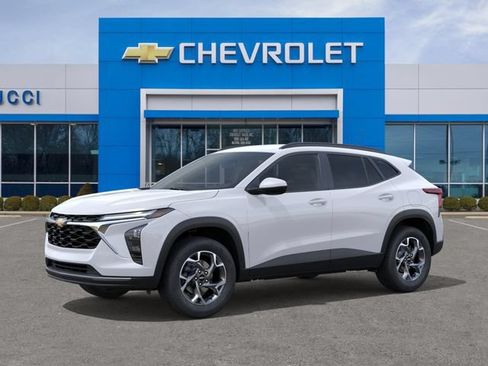 New 2026 Chevrolet Trax LT w/ LT Convenience Package FWD image 2