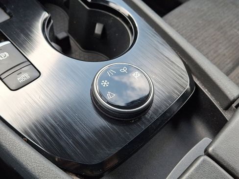 Certified 2022 Nissan Rogue SV image 18