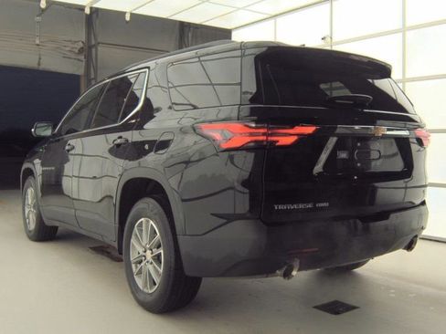 Used 2023 Chevrolet Traverse LT w/ Rear Camera Mirror Package image 2