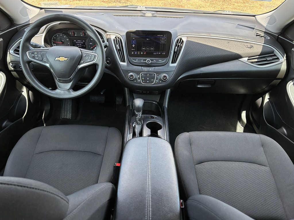 Used 2025 Chevrolet Malibu LT FWD image 9