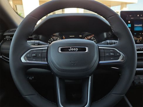 New 2026 Jeep Compass Latitude image 30