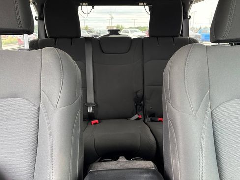 Used 2018 Jeep Wrangler Unlimited Sport S AWD/4WD image 19