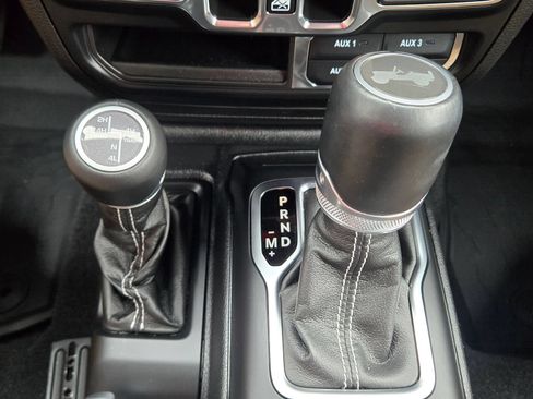 Used 2021 Jeep Wrangler Unlimited Sahara AWD/4WD image 12