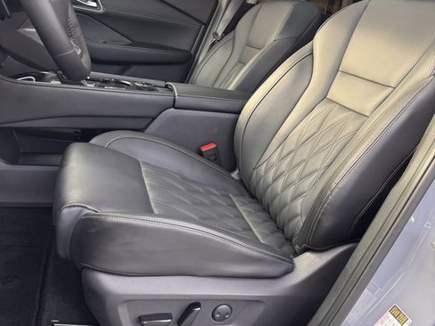 Used 2025 Nissan Rogue Platinum w/ Platinum Premium Package image 10