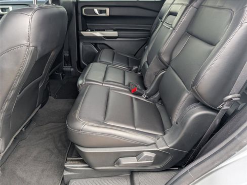 Used 2022 Ford Explorer XLT w/ Equipment Group 202A image 32