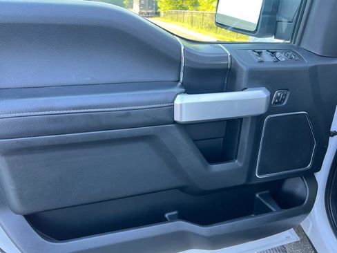 Used 2019 Ford F150 Lariat w/ Equipment Group 502A Luxury AWD/4WD image 16