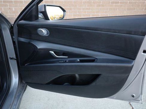 Used 2025 Hyundai Elantra SE w/ Cargo Package FWD image 23