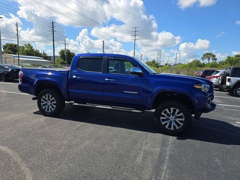 Used 2023 Toyota Tacoma Limited AWD/4WD image 2