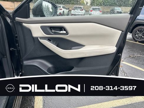 Used 2025 Nissan Rogue SV AWD/4WD image 14
