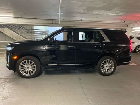 Used 2023 Cadillac Escalade Premium Luxury image 4