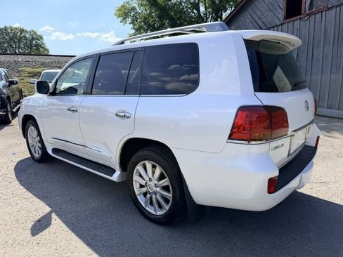 Used 2009 Lexus LX 570 4WD w/ Preferred Accessory Pkg image 7