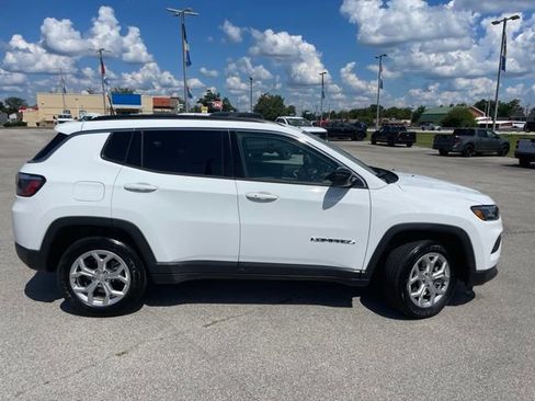 Used 2024 Jeep Compass Latitude w/ Convenience Group AWD/4WD image 13
