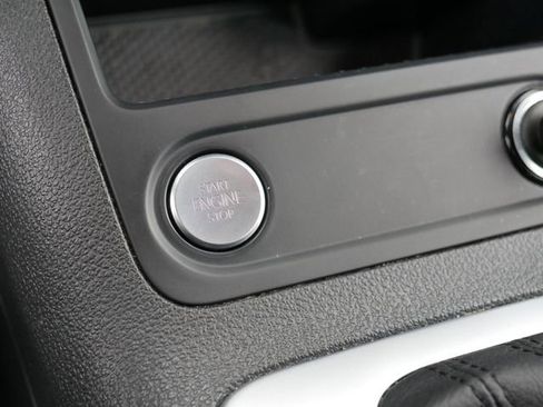 Used 2017 Volkswagen Tiguan S image 29