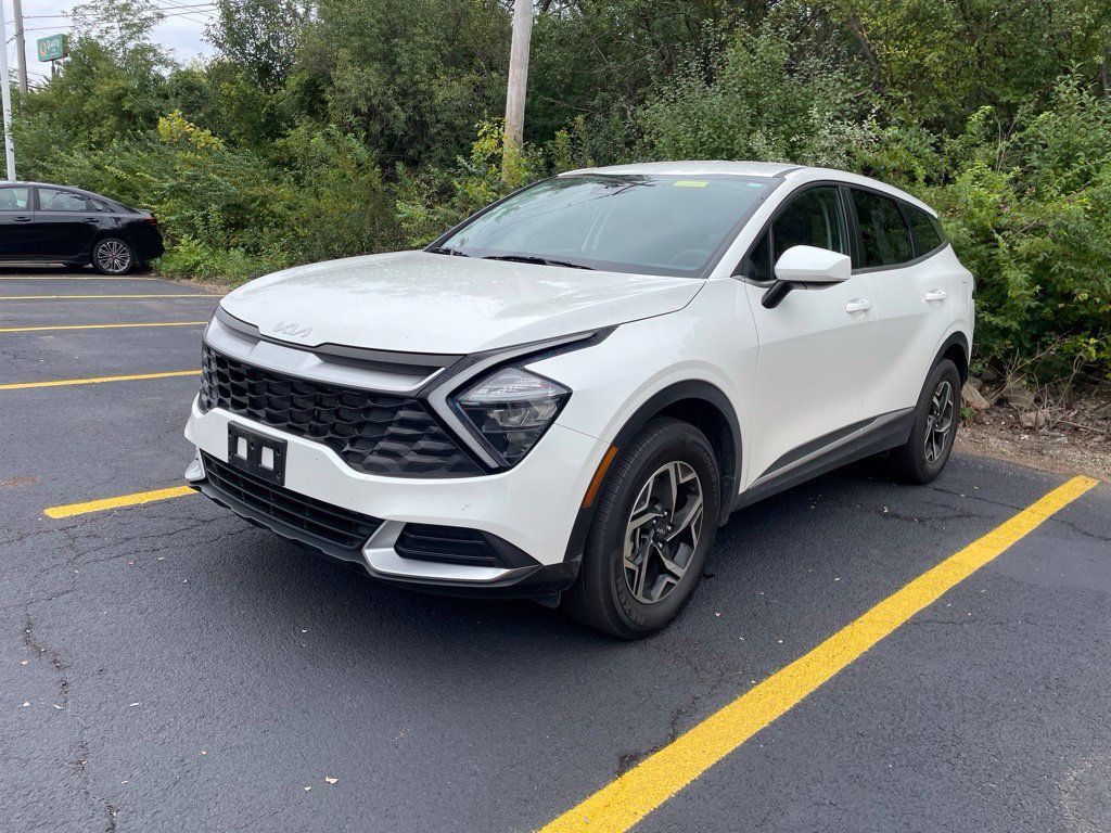 Used 2023 Kia Sportage LX AWD/4WD image 2