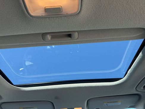 Certified 2025 Hyundai Venue SEL image 32