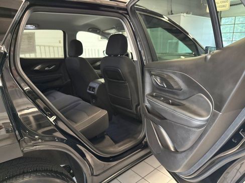 Used 2024 GMC Terrain SLE w/ Driver Convenience Package image 26