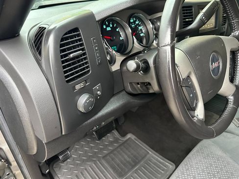 Used 2007 GMC Sierra 2500 SLE w/ Z71 Off-Road Package image 15