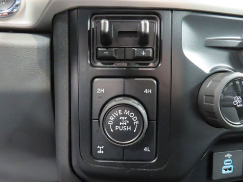 Used 2024 Ford F250 XLT w/ Black Appearance Package AWD/4WD image 54