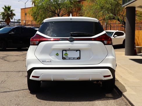 Used 2024 Nissan Kicks S FWD image 11