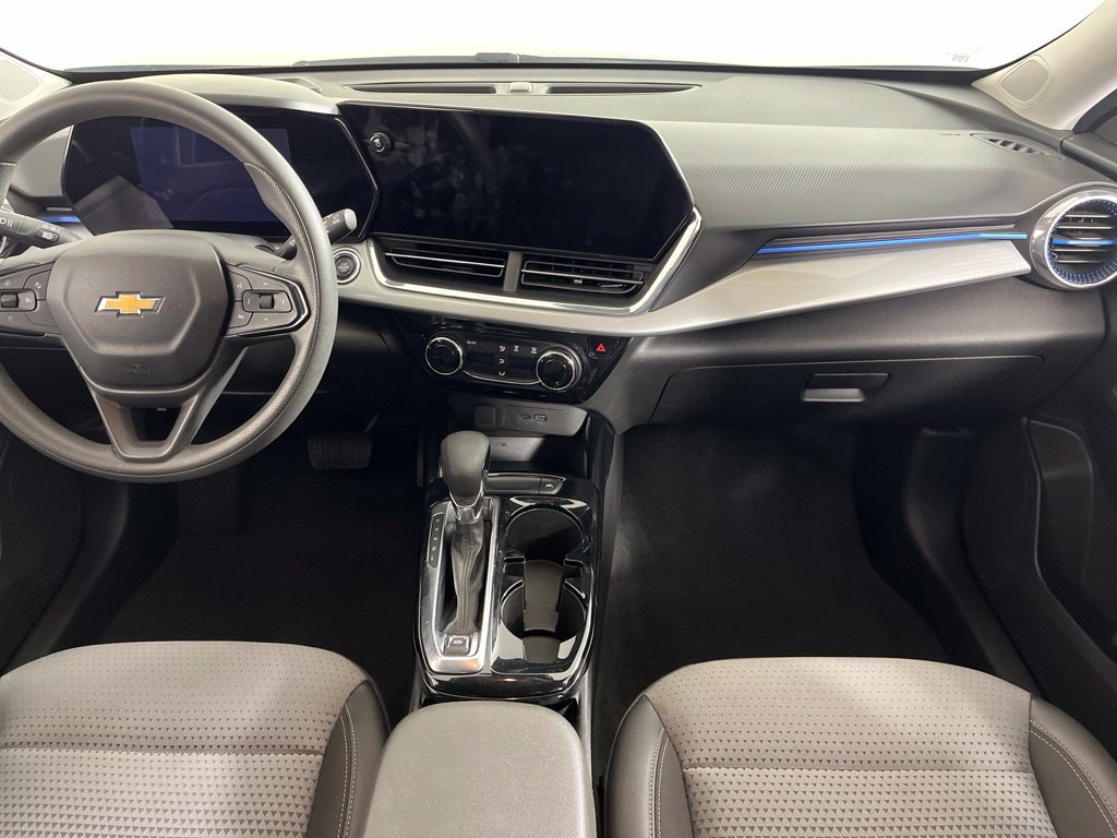 Used 2025 Chevrolet Trax LT FWD image 18