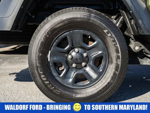 Used 2023 Jeep Gladiator Sport image 17