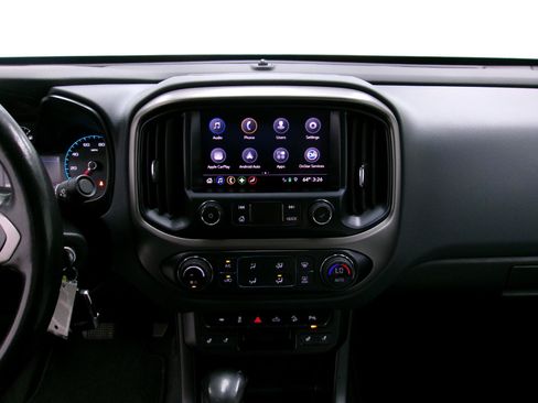 Used 2022 Chevrolet Colorado Z71 AWD/4WD image 9