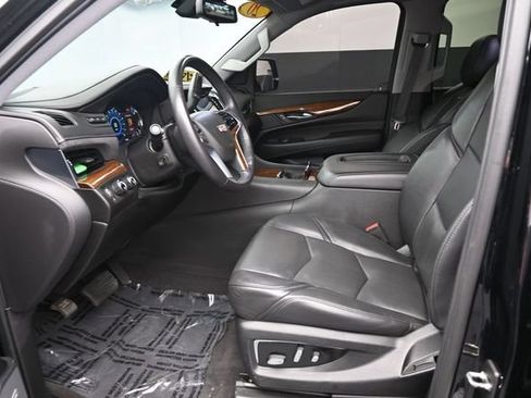 Used 2020 Cadillac Escalade Luxury w/ Escalade Sport Edition AWD/4WD image 15