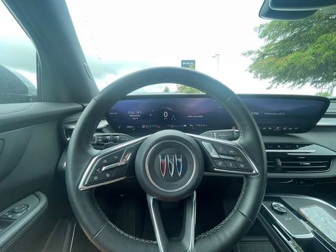 Used 2025 Buick Enclave Preferred w/ Power Package FWD image 12
