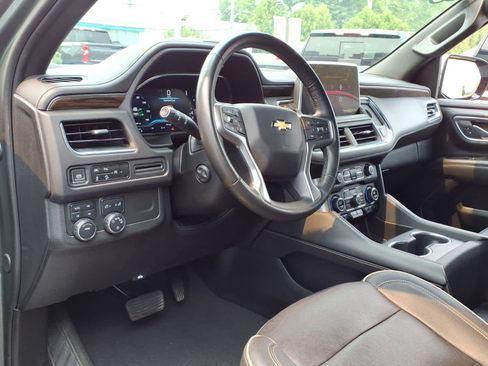 Used 2023 Chevrolet Suburban Premier AWD/4WD image 9