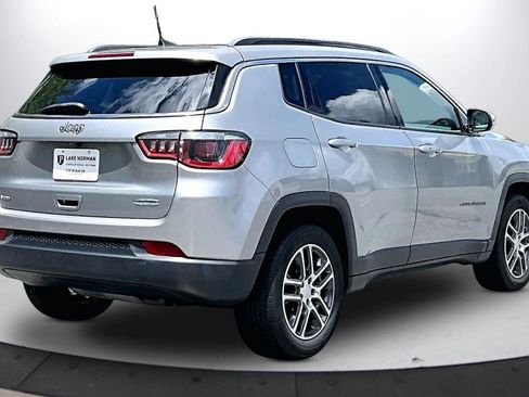 Used 2019 Jeep Compass Latitude FWD image 9