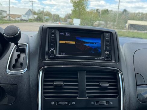 Used 2018 Dodge Grand Caravan SE FWD image 24