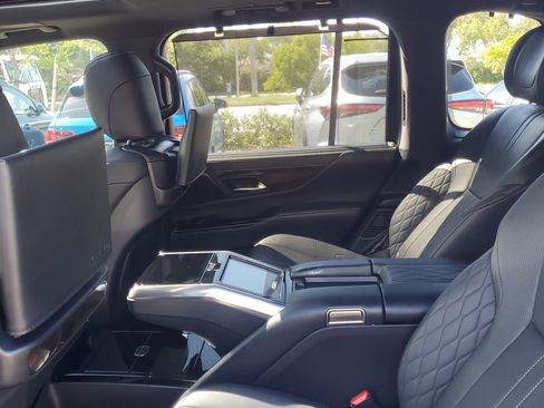 Used 2023 Lexus LX 600 4WD w/ Ultra Luxury Package image 12