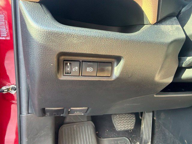 Used 2022 Toyota RAV4 LE AWD/4WD image 13