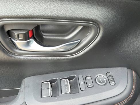 Used 2025 Honda HR-V Sport image 18