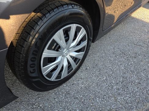 Used 2020 Toyota Camry LE image 5