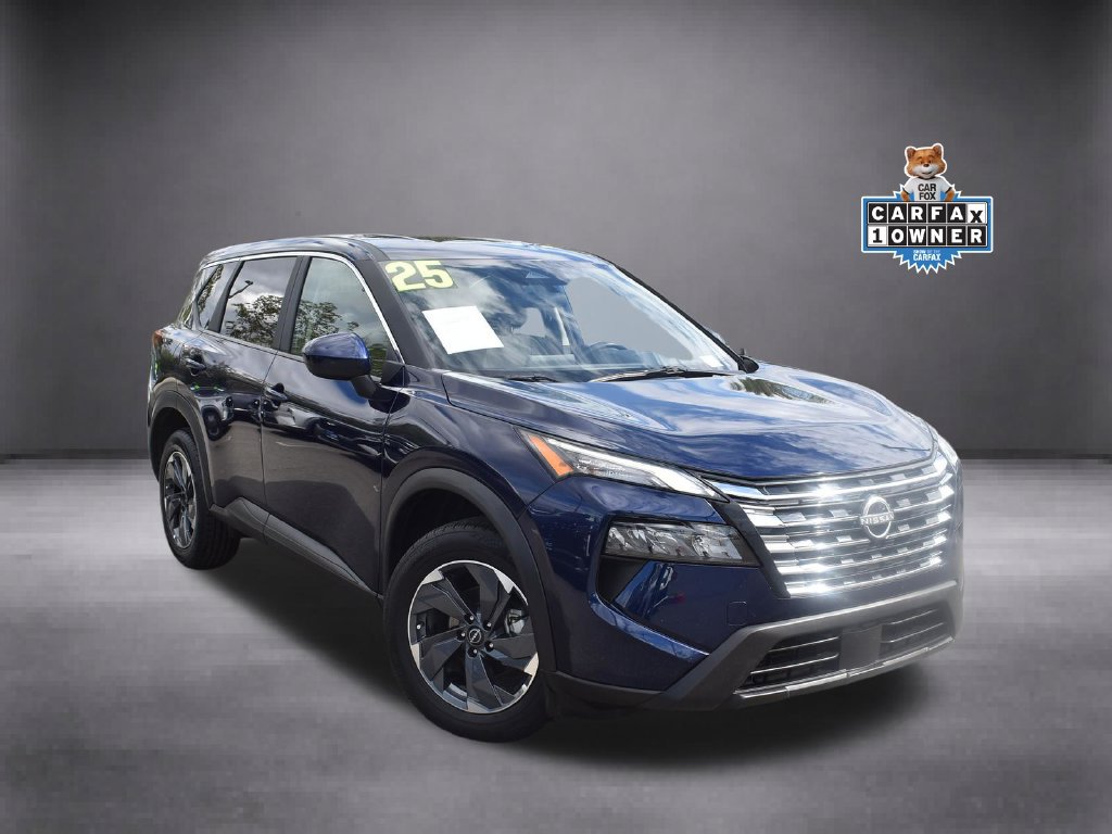 Used 2025 Nissan Rogue SV FWD image 2