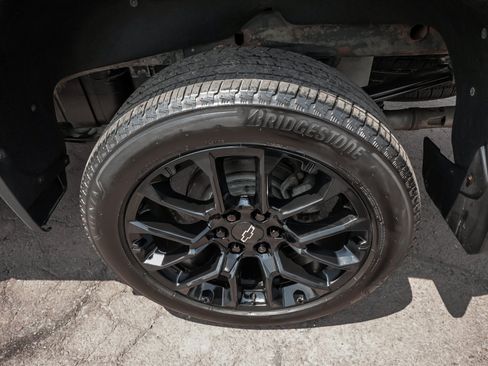 Used 2024 Chevrolet Silverado 1500 High Country w/ Technology Package AWD/4WD image 9