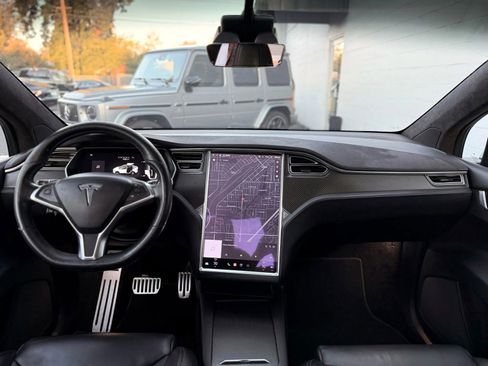 Used 2017 Tesla Model X 75D image 9