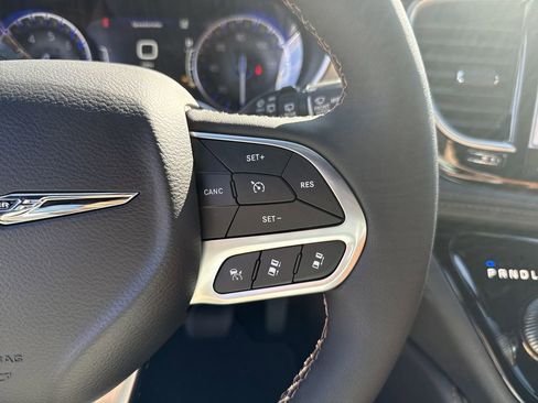 New 2026 Chrysler Pacifica Pinnacle image 16