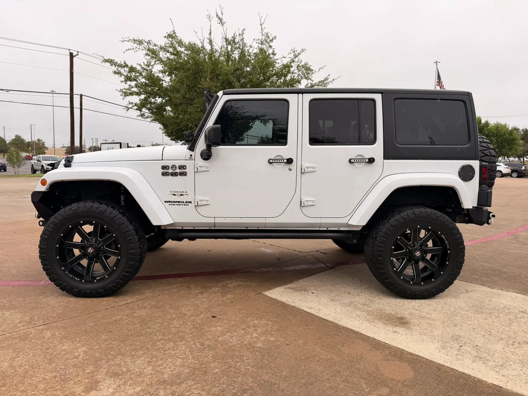 Used 2017 Jeep Wrangler Unlimited Sahara w/ Connectivity Group AWD/4WD image 1
