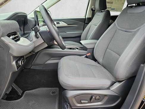 New 2026 Ford Explorer Active RWD image 4