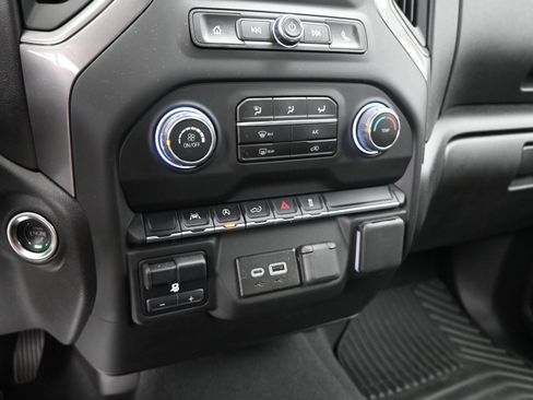 Used 2025 Chevrolet Silverado 1500 Custom image 14