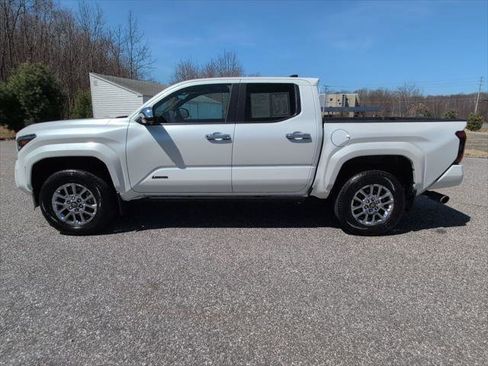 Certified 2025 Toyota Tacoma Limited AWD/4WD image 3