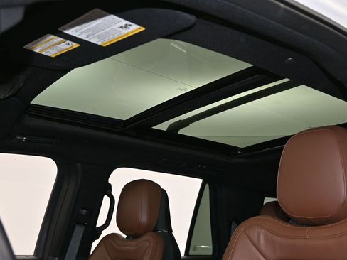 Used 2023 Lincoln Navigator L Reserve w/ Monochromatic Package image 11