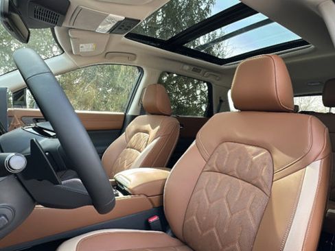 New 2026 Nissan Pathfinder Platinum image 8