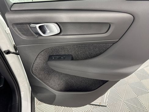 Used 2025 Volvo XC40 B5 Core image 27
