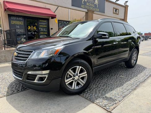 Used 2016 Chevrolet Traverse LT FWD image 1