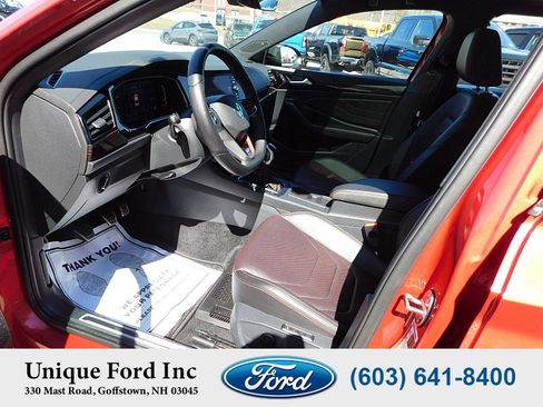 Used 2024 Volkswagen Jetta GLI Autobahn image 11