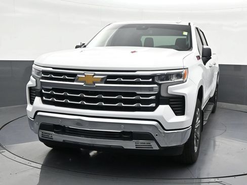 Used 2023 Chevrolet Silverado 1500 LTZ w/ Z71 Off-Road Package AWD/4WD image 9